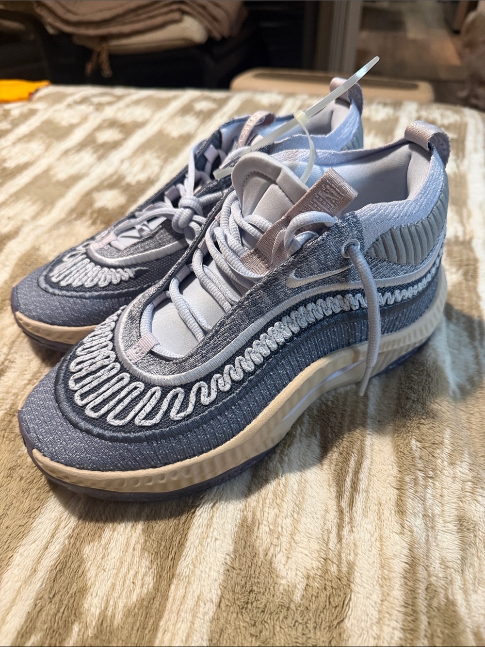 Nike Women’s Blue and Light Pink Textile Sneakers